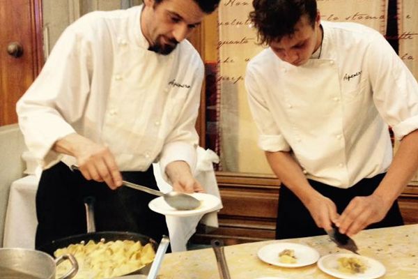 Ristorante Pepenero a San Miniato, selfie Chef Gilberto Rossi con ospiti Vip
