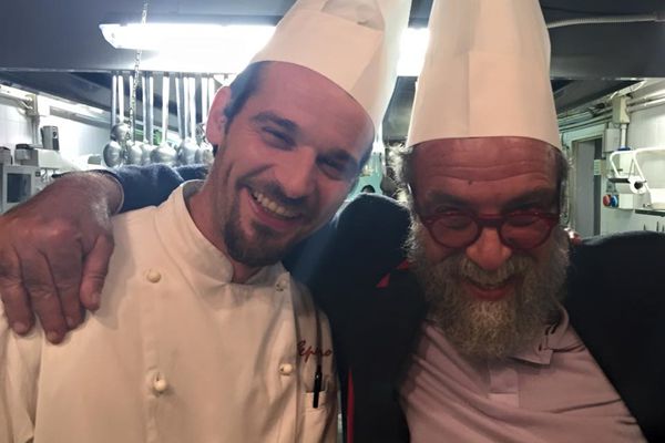 Ristorante Pepenero a San Miniato, selfie Chef Gilberto Rossi con ospiti Vip
